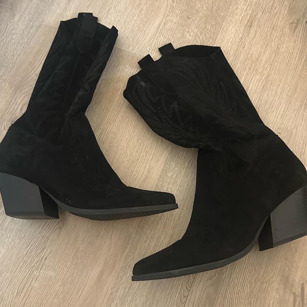 Cowboy black suede boots